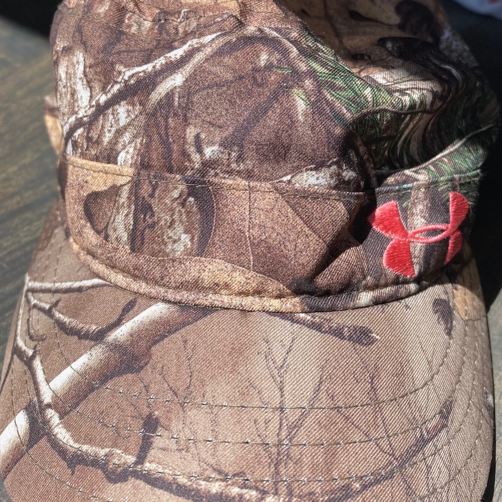 Used Under armor women's camo hat newsie style hat